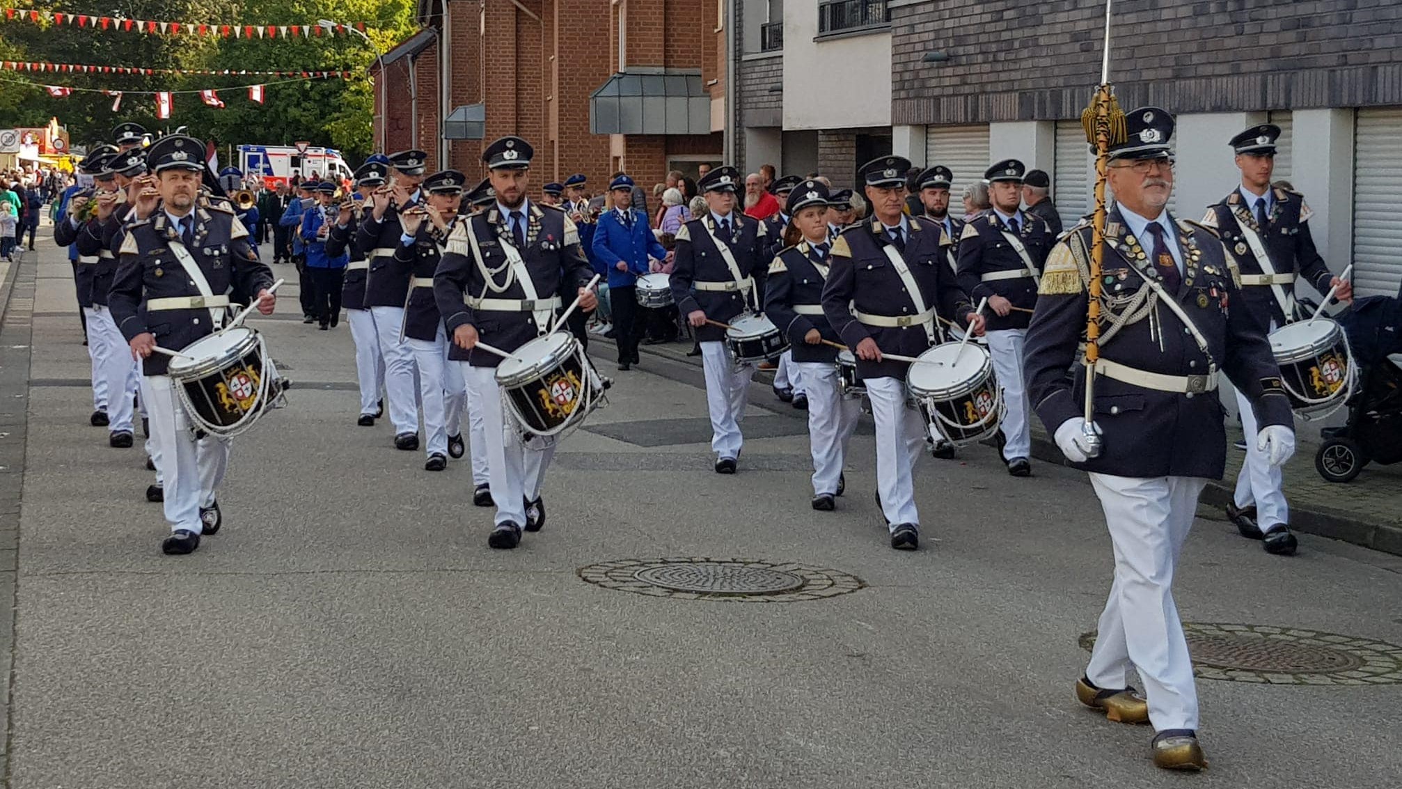 Mitglieder des TK in Uniform